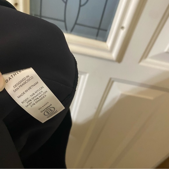 NWOT Athleta Size Small A-Game 2 in 1 Crop Stash Pocket Black Leggings Skirt - Picture 12 of 12